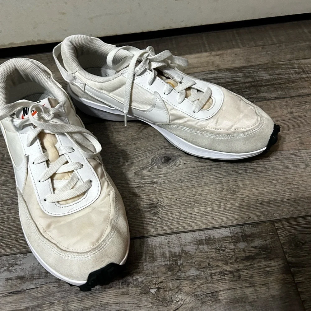 Nike Sneakers in White Waffle Debut sneaker shoes